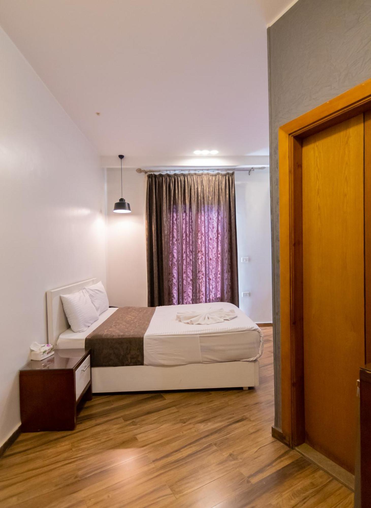Museum Plaza Hostal *