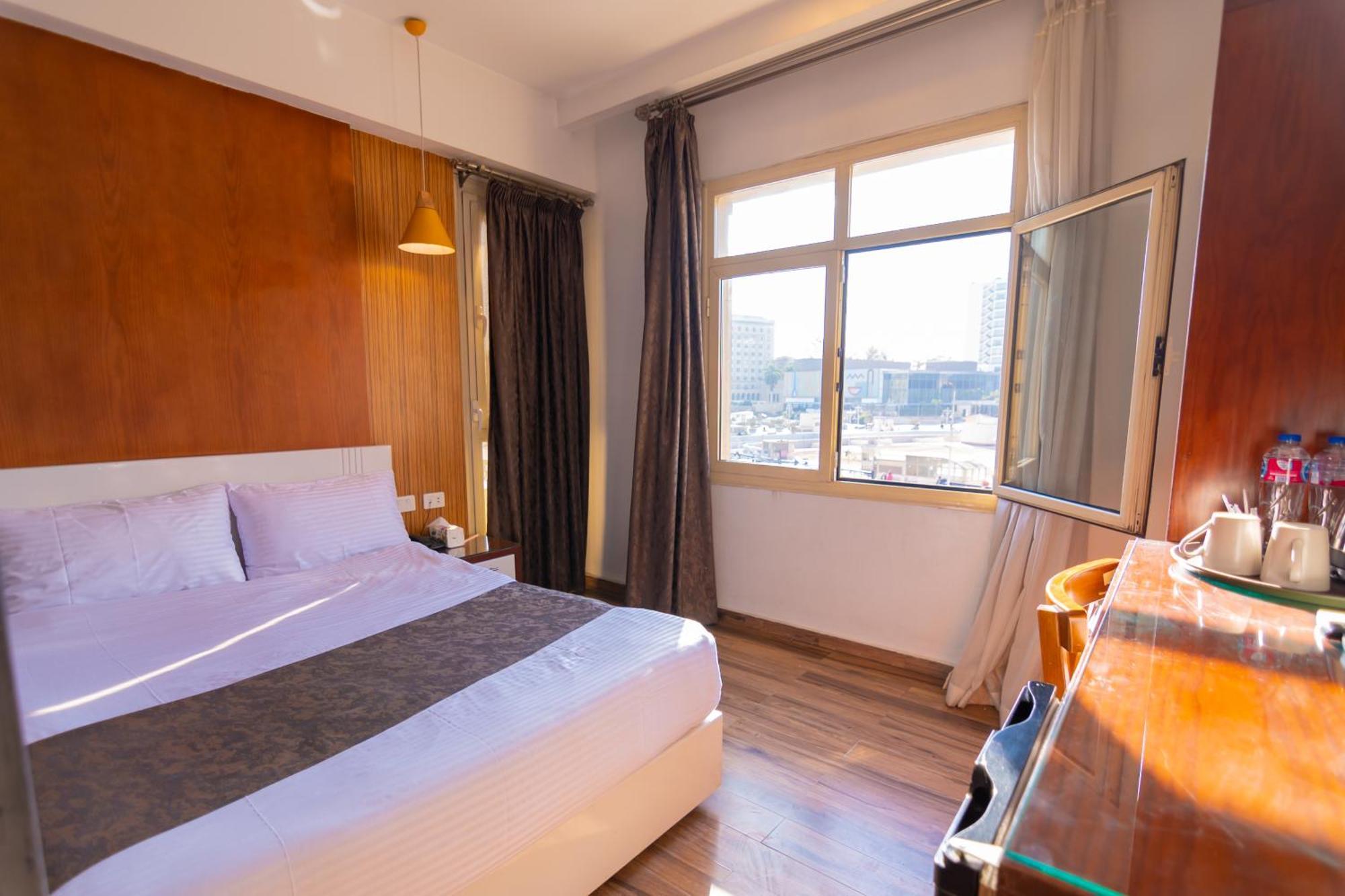 Museum Plaza Hostal *